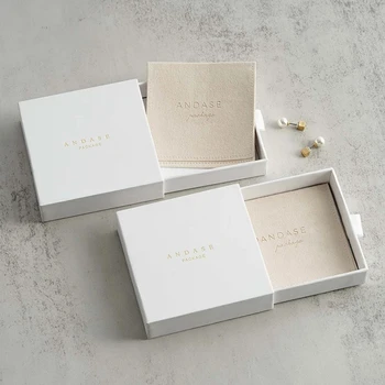 100 комплекта 9x9x1,7 см, книжен ковчег с логото на поръчката, с чанта, малка елегантна кутия за опаковане на бижута, картонени кутии, кутии за
